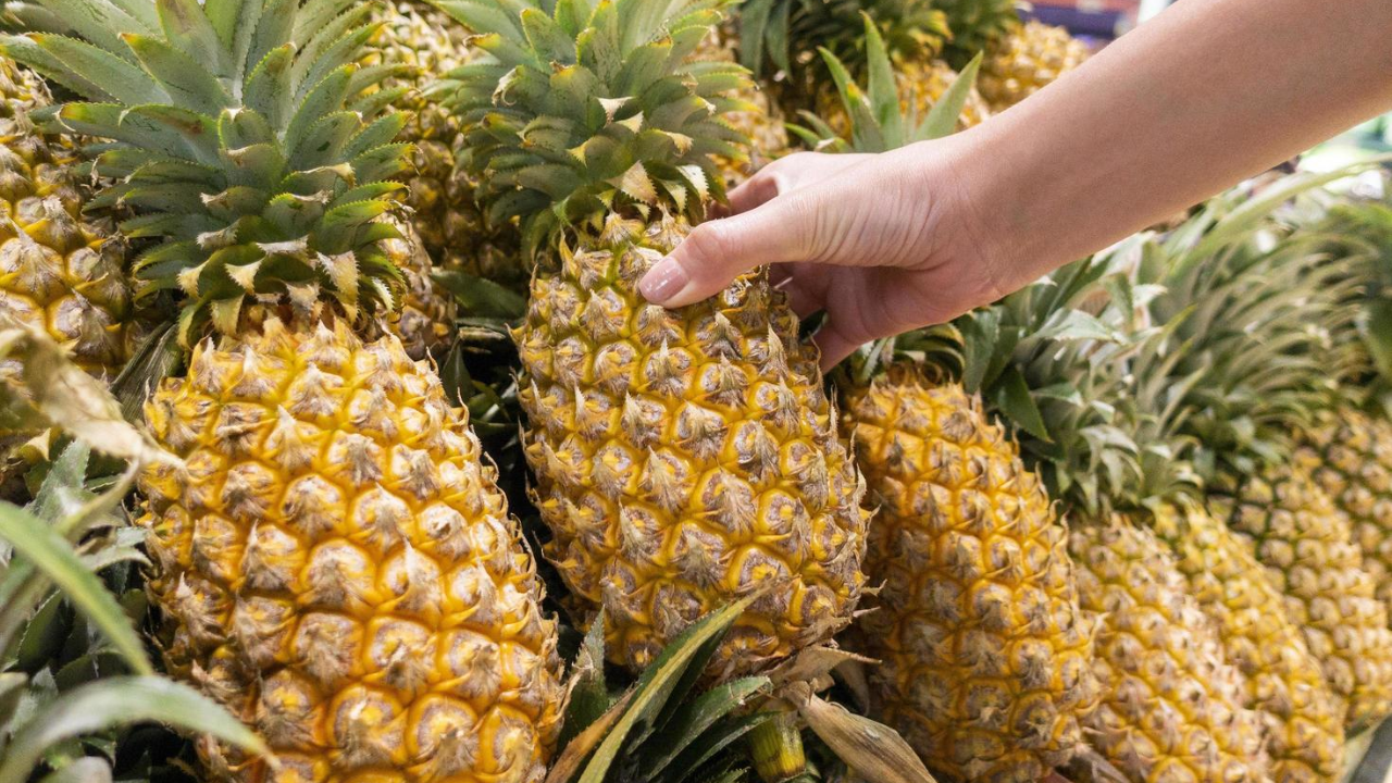 California Supermarket Sells Special Pineapple for $400