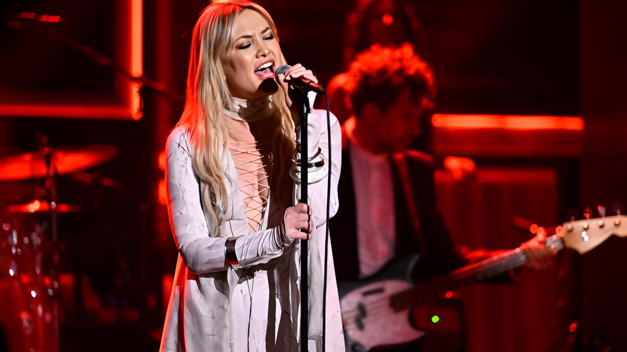 Kate Hudson's 'Glorious' Act Lights Up 'The Voice' Season Finale